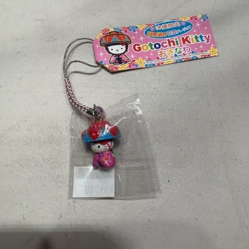 Sanrio Gotochi Hello Kitty Okinawa Hanagasa Charm Strap